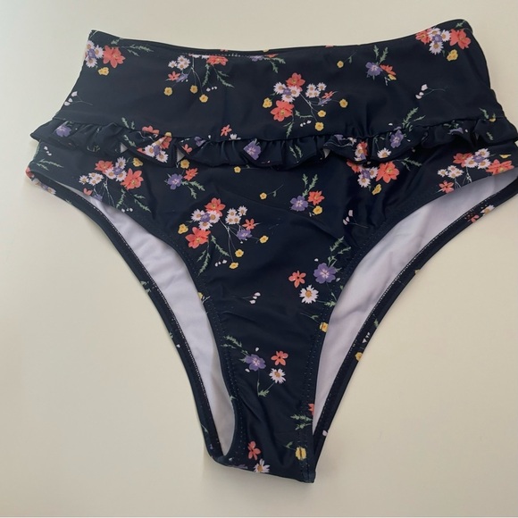 High Waisted Bikini Bottoms Size S - Picture 7 of 9